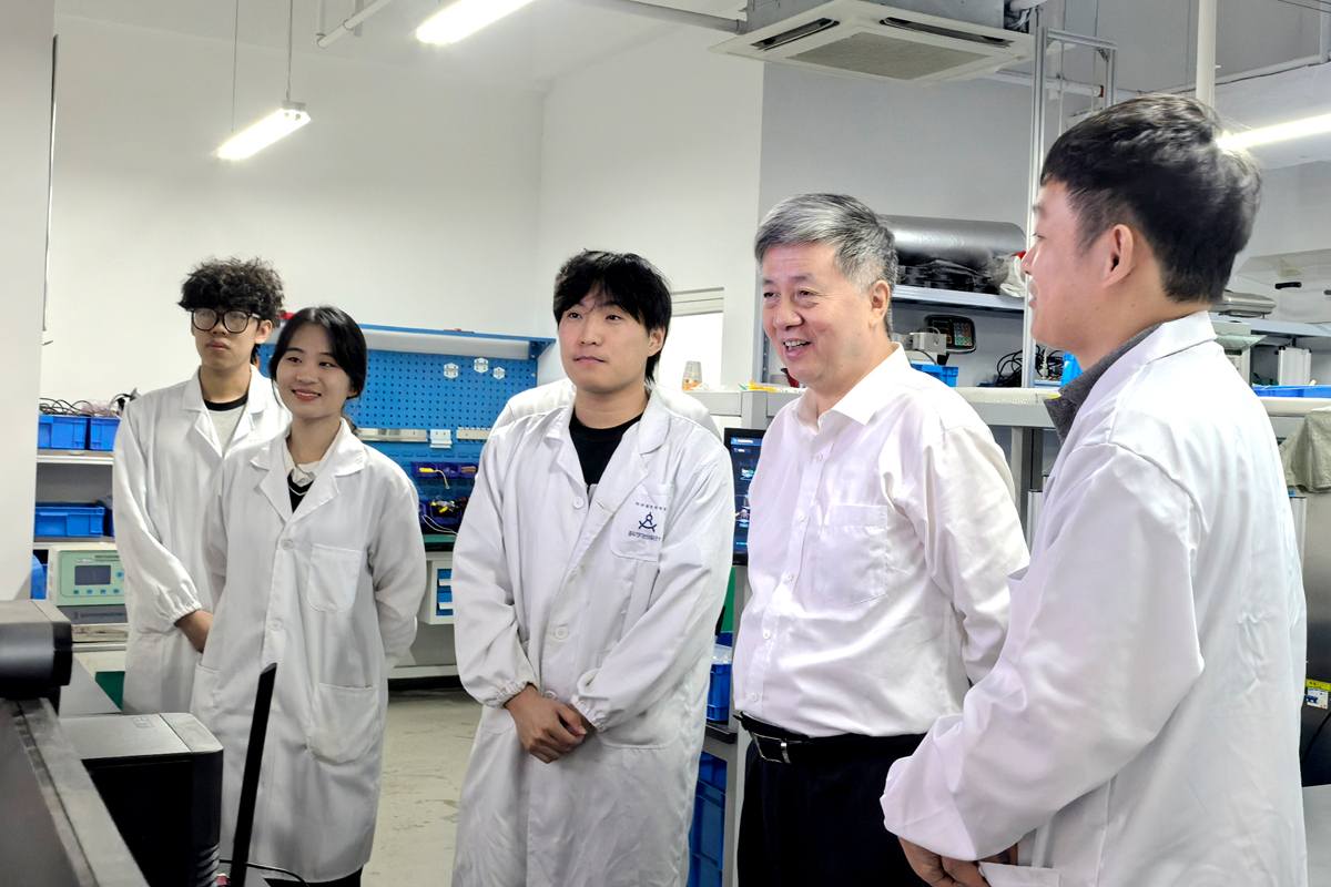 東南大學校長孫友宏院士看望慰問暑期堅守崗位的師生員工
